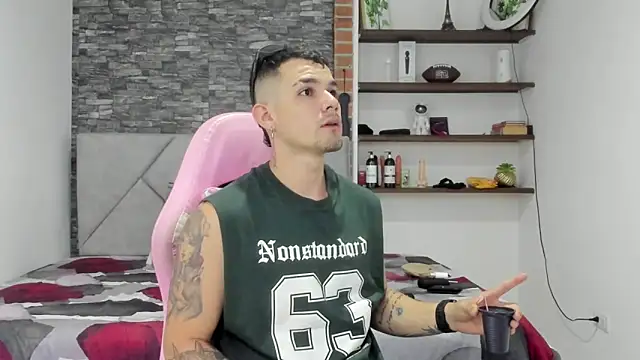 BooyHott  online show from February 11, 7:08 pm