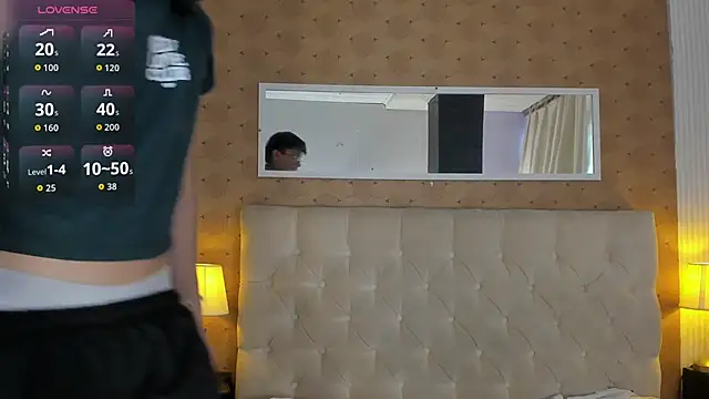 liam twiink online show from November 18, 7:50 pm