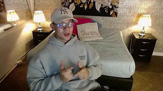 mike wills3 online show from November 15, 2:08 pm