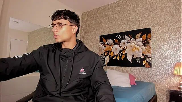 mike wills3 online show from October 12, 11:37 am