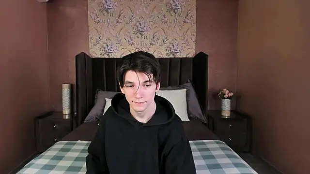 alfred joness online show from November 18, 7:45 am