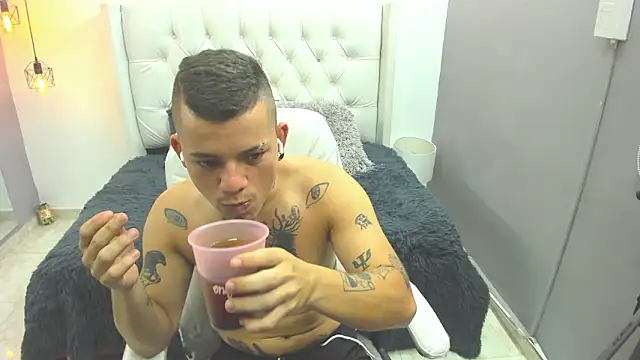 wildthor26 online show from February 16, 3:26 am