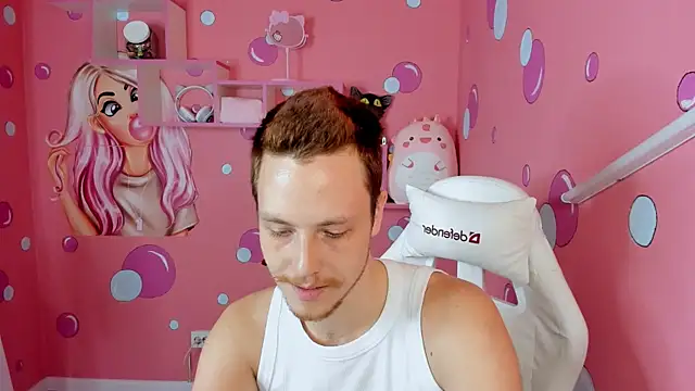 LeoMooree online show from October 18, 4:01 pm