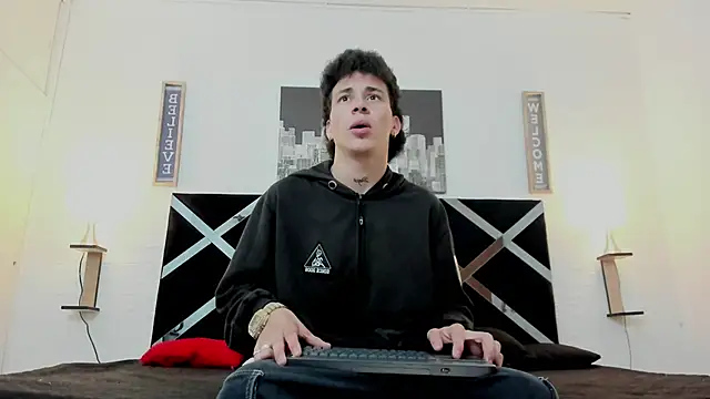 iammariano online show from November 3, 4:05 am