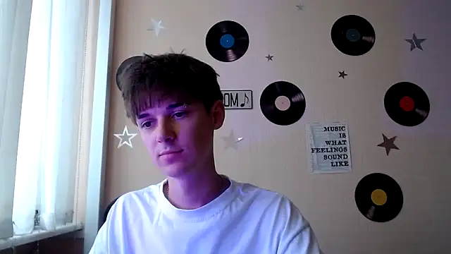 Hoot Dude  online show from October 2, 12:31 pm