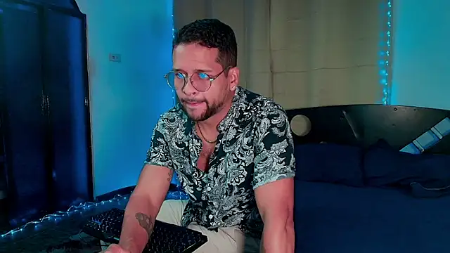 LucasGaeel online show from October 8, 4:17 am