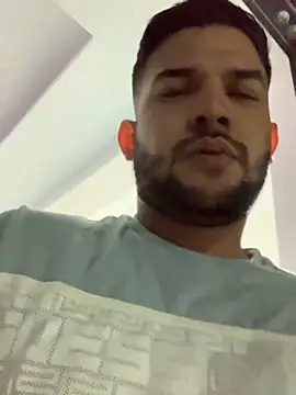 Snapshot of Moisesjrtapia chatting on September 27, 6:44 am Moisesjrtapia online show from September 27, 6:44 am