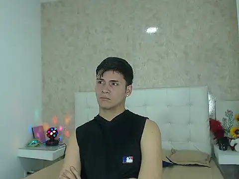 Aaron Foxxx online show from December 17, 11:22 pm