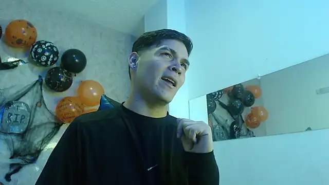 Aaron Foxxx online show from November 4, 12:39 pm