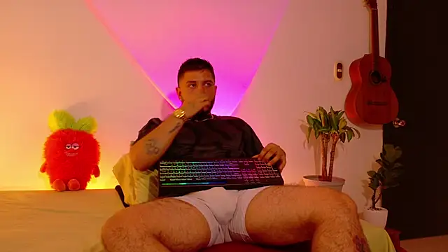 TomSloam online show from November 12, 9:30 pm