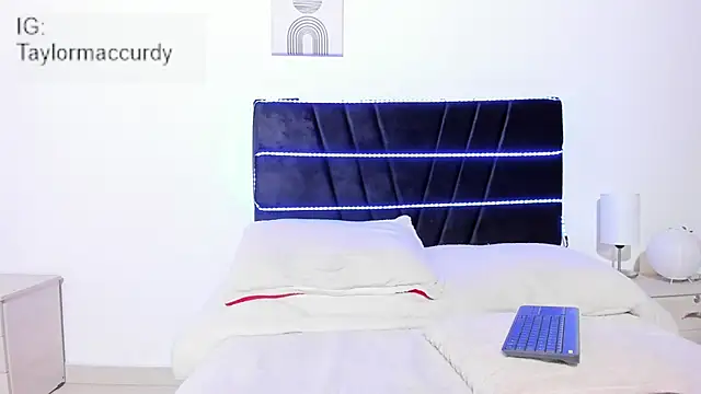 Taylormaccurdy  online show from January 7, 5:29 pm