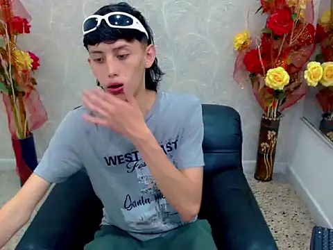 thaigo twink38 online show from October 2, 3:54 am