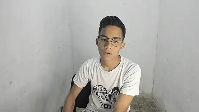 Deivi colins 23 online show from October 25, 2:02 am