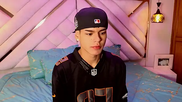 kevienmiet online show from November 18, 11:36 am