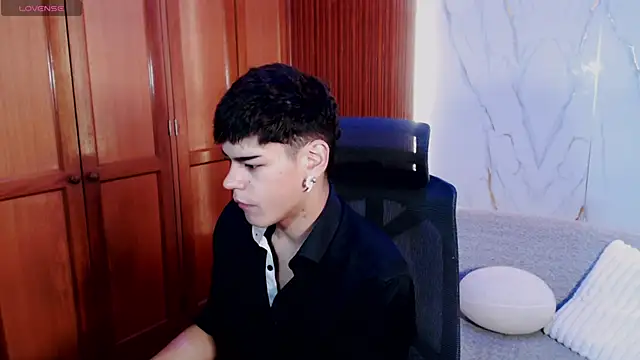 kevienmiet online show from October 31, 1:25 pm