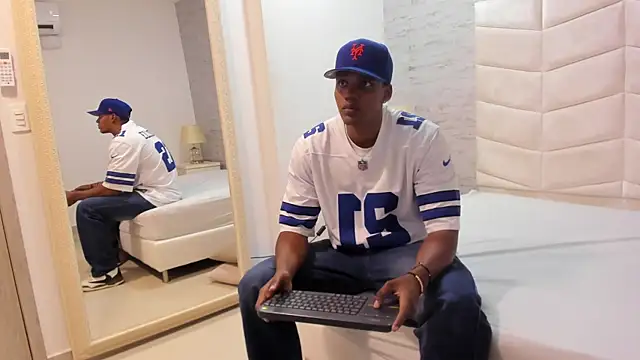 jax black online show from November 24, 7:04 pm