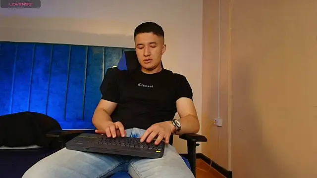 EthanConnor  online show from October 6, 12:32 pm