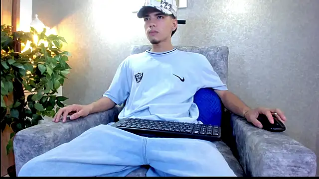 Axelwiliams online show from October 10, 6:02 pm