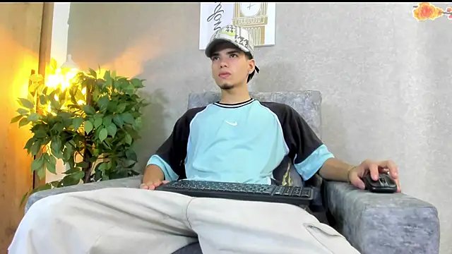 Axelwiliams online show from October 6, 6:56 pm