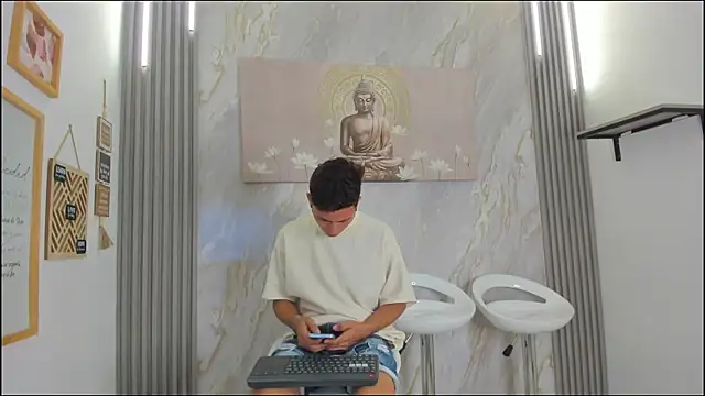 VERY HOT GUYS online show from December 22, 7:27 am