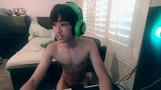 youngasianboy2007 online show from October 25, 5:36 pm