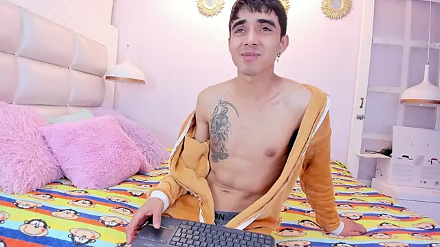 Hottie Guy online show from October 15, 6:26 pm