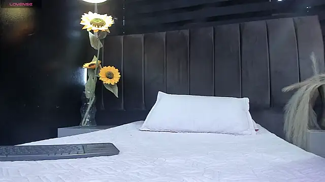 Lobo sex21 online show from November 18, 7:50 pm