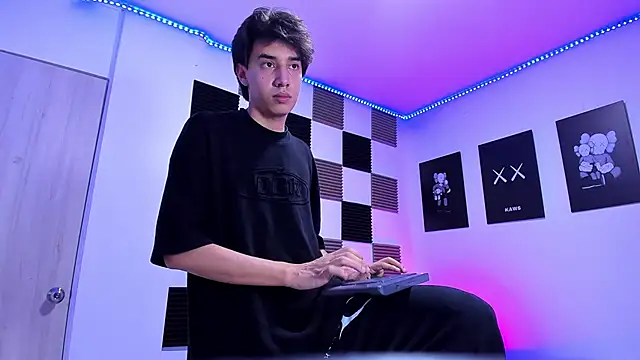 jeycobb online show from March 31, 3:41 am