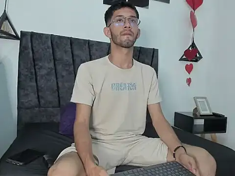ianthompsoncut online show from October 4, 11:53 pm