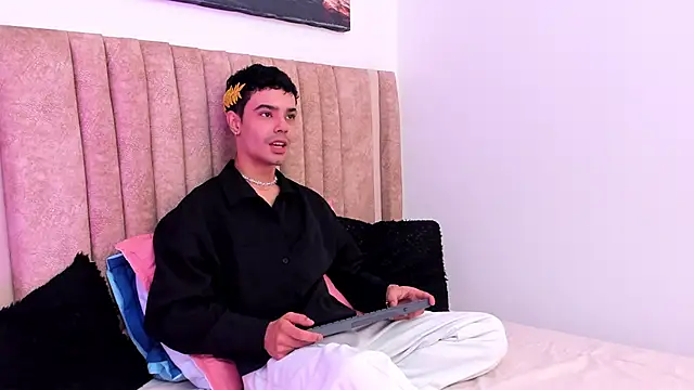 Timothe Evans online show from November 14, 7:59 pm