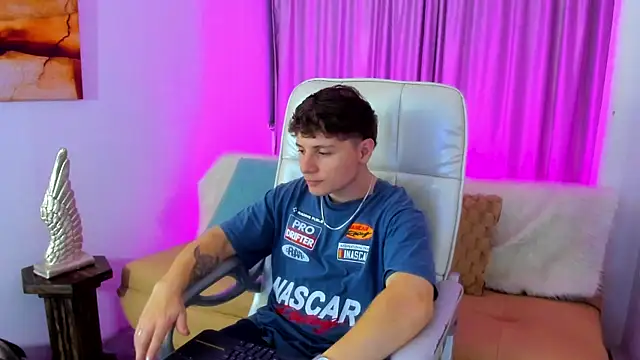 Leoo Miller online show from November 4, 4:24 am