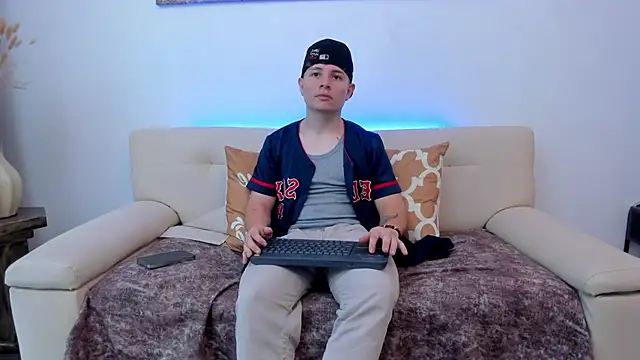 Leoo Miller online show from October 10, 9:18 pm