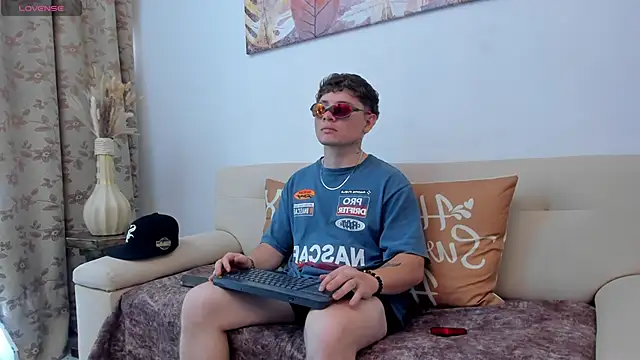 Leoo Miller online show from October 11, 9:19 pm