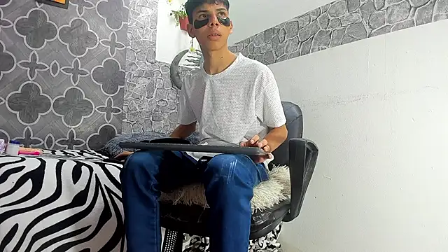 sexyboys cutex18 online show from February 5, 8:38 pm