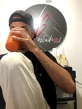 santyrestrepo online show from October 7, 10:36 pm