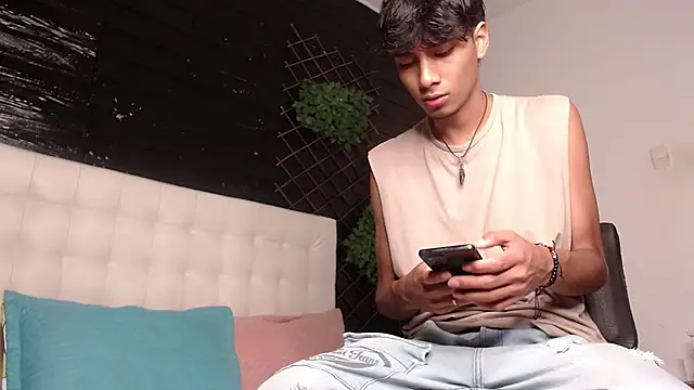 tyler wolf1  online show from November 13, 12:32 pm