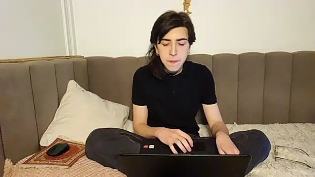 JesseEstrella online show from October 7, 5:28 pm