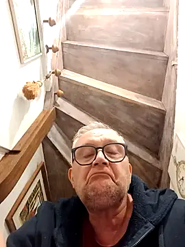 macdut67 online show from October 10, 4:01 pm