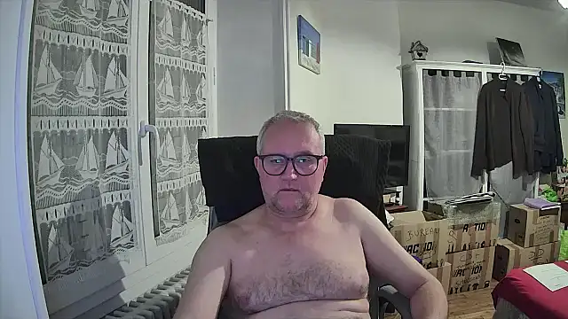 macdut67 online show from March 9, 1:32 am