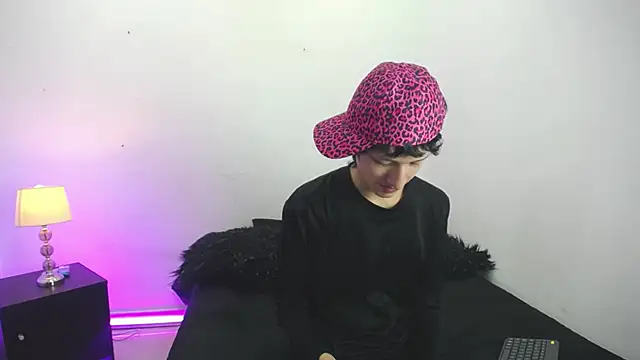 Emo Boy  online show from November 10, 3:55 am