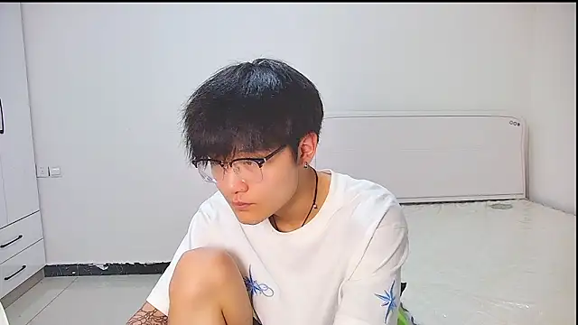 KK-cuteboy online show from May 21, 12:42 pm