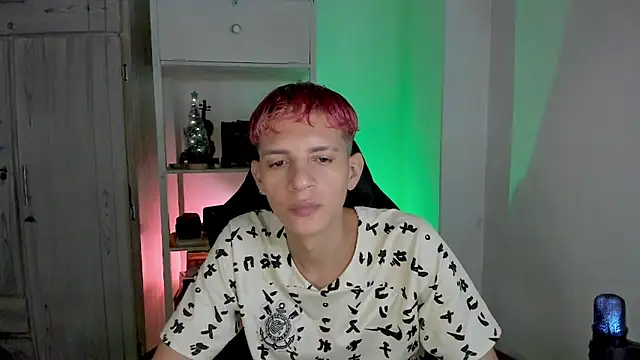 tylernova online show from December 14, 1:01 am