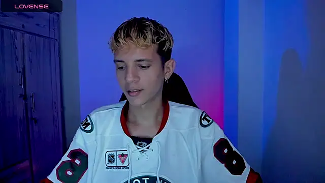 tylernova online show from March 10, 3:56 am