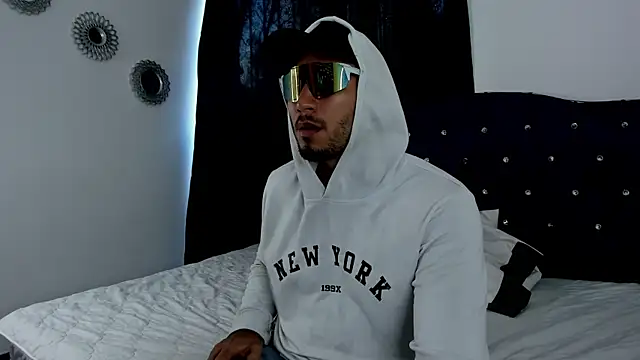 LoganRyder online show from November 11, 12:43 pm