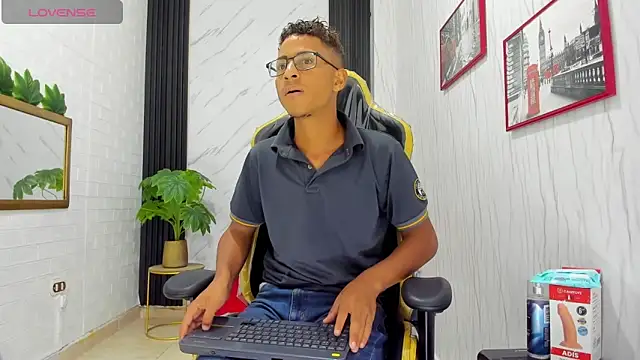 Yeps pluss online show from October 30, 8:32 pm