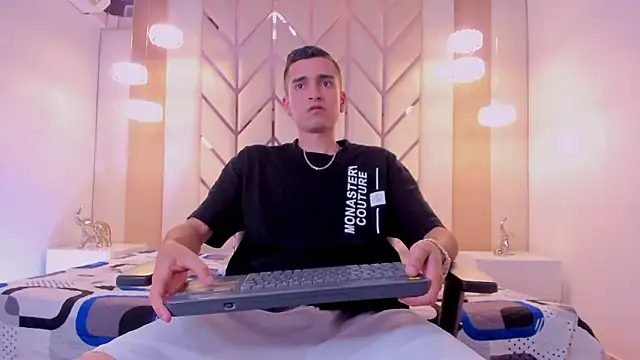 Ethan Boy  online show from February 20, 8:10 pm