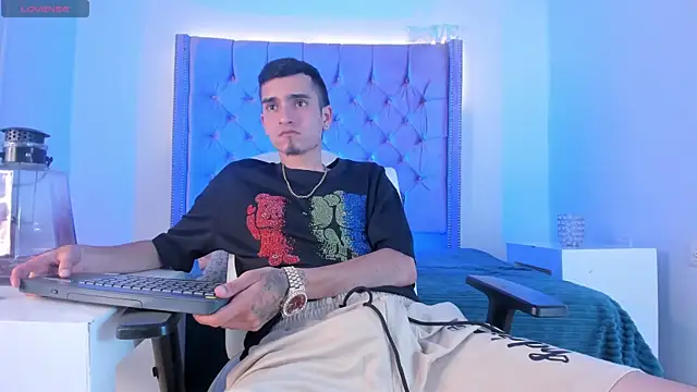 Ethan Boy  online show from October 18, 9:42 pm