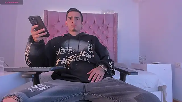 Ethan Boy  online show from October 20, 8:46 pm