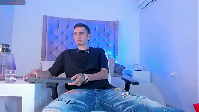 Ethan Boy  online show from October 17, 9:41 pm