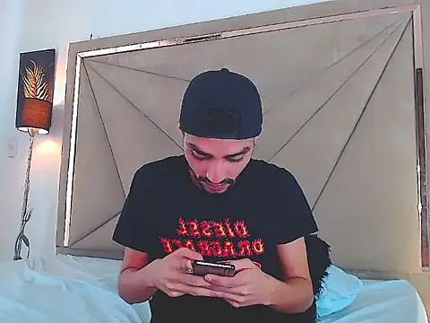 Owen valentin online show from October 20, 3:27 pm